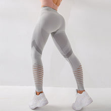 Carregar imagem no visualizador da galeria, Legging Push Up com Recortes
